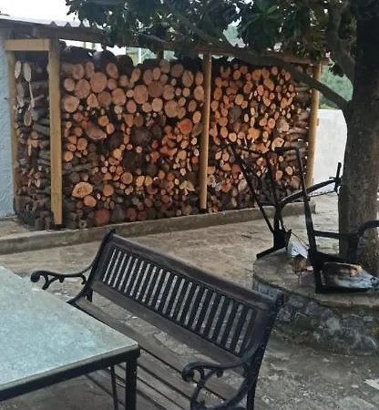 Dom wakacyjny Magnolia Traditional Stone House In
