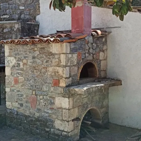 Dom wakacyjny Magnolia Traditional Stone House In